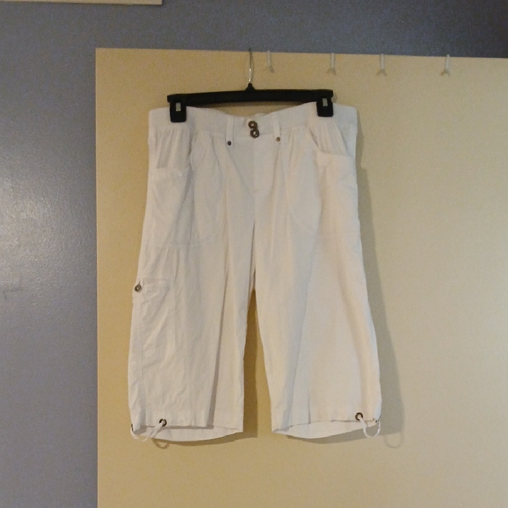 Women's White Capris Lightweight Cargo Pull-On Pants